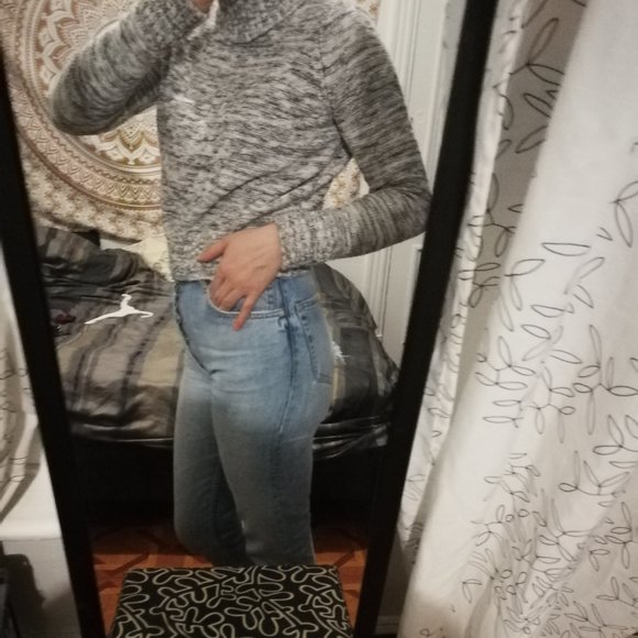 Black and White Knitwear Turtleneck Pull Sweater - Picture 3 of 3